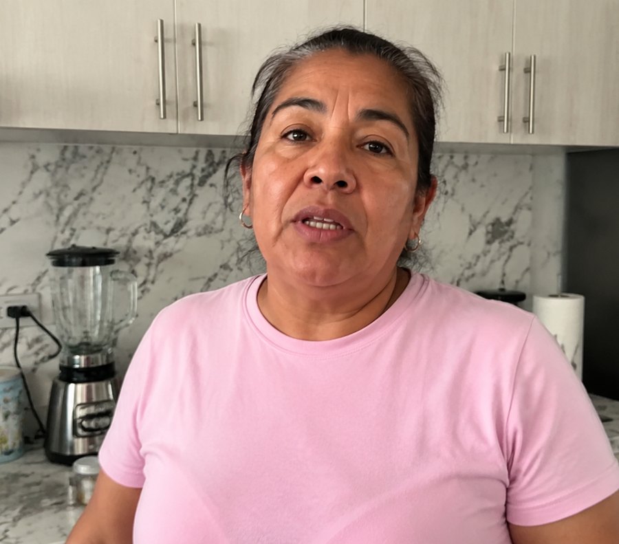 Bertha Ram&iacute;rez in her kitchen